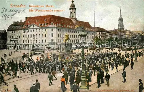 AK / Ansichtskarte Dresden Neustaedter Markt Wachtparade Kat. Dresden Elbe