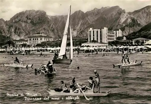 AK / Ansichtskarte Marina di Massa Badeszene und Hotels Kat. Massa