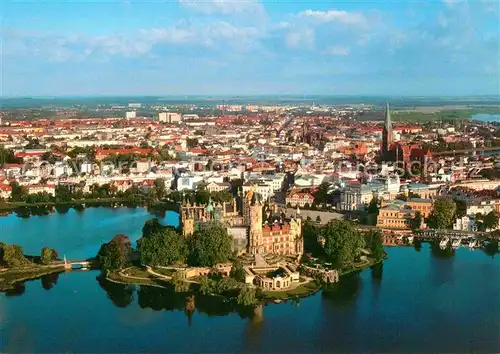 AK / Ansichtskarte Schwerin Mecklenburg Fliegeraufnahme Seepartie Schloss Altstadt Dom Kat. Schwerin