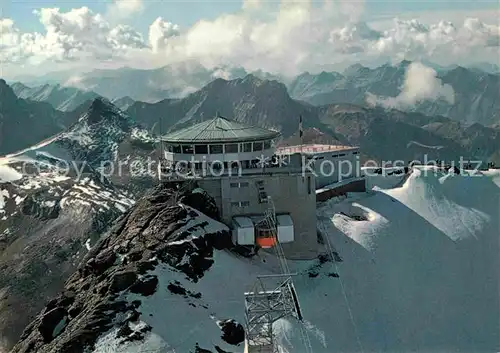 AK / Ansichtskarte Seilbahn Schilthorn Muerren Gipfelstation Drehrestaurant Piz Gloria  Kat. Bahnen