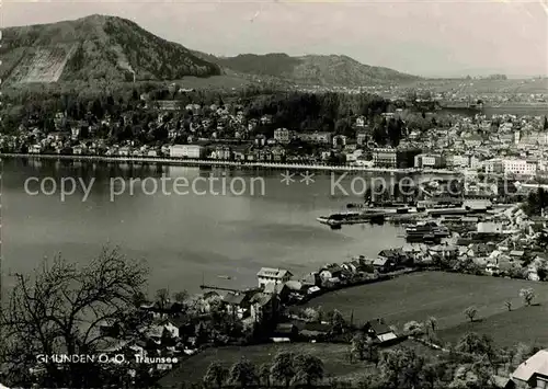 AK / Ansichtskarte Gmunden Salzkammergut Fliegeraufnahme mit Traunsee Kat. Gmunden