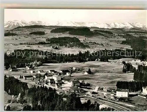 AK / Ansichtskarte Roethenbach Allgaeu Fliegeraufnahme mit Bahnhof Kat. Roethenbach (Allgaeu)