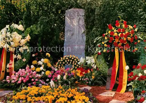 AK / Ansichtskarte Tod Grabstaette Dr. Konrad Adenauer Waldfriedhof Rhoendorf  Kat. Tod