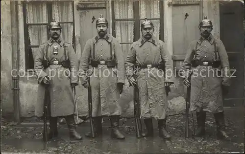 AK / Ansichtskarte Militaria Landwehr WK1 Gruppenfoto 