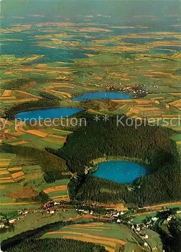 AK / Ansichtskarte Daun Eifel Fliegeraufnahme Vulkan Eifel Gemuendener Maar Weinfelder Maar Schalkenmehrener Maar Kat. Daun