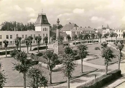 AK / Ansichtskarte Putbus Ruegen Marktplatz HO Gaststaette Deutsches Haus Denkmal Kat. Putbus