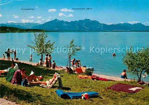 AK / Ansichtskarte Chiemsee Badestrand mit Kampenwand Kat. Chiemsee