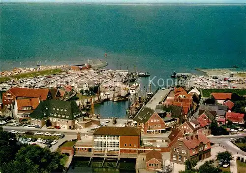 AK / Ansichtskarte Neuharlingersiel Fliegeraufnahme Kat. Neuharlingersiel