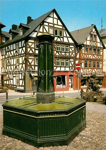 AK / Ansichtskarte Dillenburg Oranierstadt Brunnen in Hauptstrasse Fachwerk Kat. Dillenburg