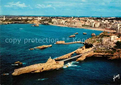 AK / Ansichtskarte Biarritz Pyrenees Atlantiques Fliegeraufnahme Kuestenpartie Kat. Biarritz