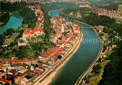 AK / Ansichtskarte Burghausen Salzach Deutschlands laengste Burg Fliegeraufnahme Kat. Burghausen