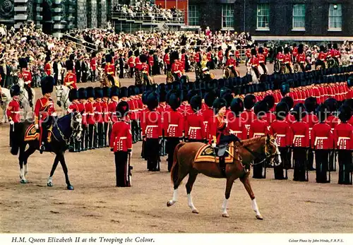 AK / Ansichtskarte Leibgarde Wache Queen Elizabeth II Trooping the Colour  Kat. Polizei