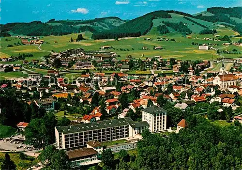 AK / Ansichtskarte Oberstaufen Fliegeraufnahme mit Schlossbergklinik Kat. Oberstaufen