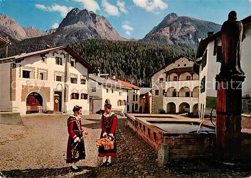 AK / Ansichtskarte Scuol Tarasp Vulpera Dorfplatz Scuol Museum Kat. Scuol