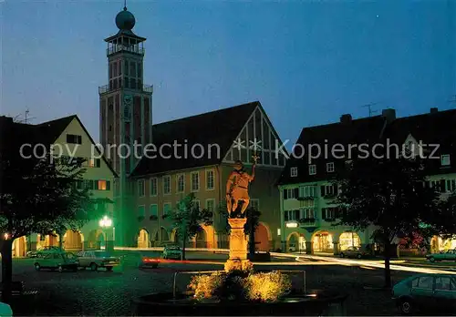 AK / Ansichtskarte Freudenstadt Marktplatz bei Nacht Neptunbrunnen Heilklimatischer Kurort Schwarzwald Kat. Freudenstadt