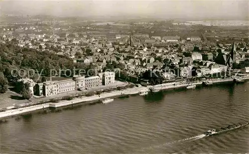 AK / Ansichtskarte Biebrich Wiesbaden Blick ueber den Rhein zur Stadt Schloss Fliegeraufnahme