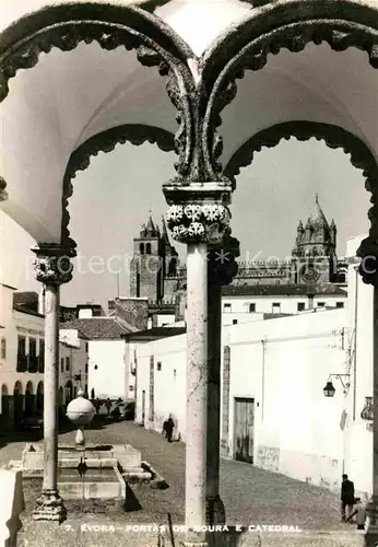 AK / Ansichtskarte Evora Portas de Moura e Catedral Kat. Evora