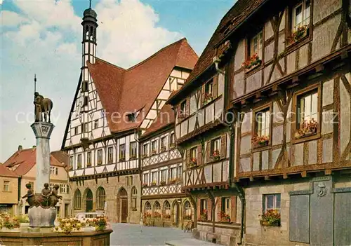 AK / Ansichtskarte Forchheim Oberfranken Kriegerbrunnen mit Fachwerk Rathaus Kat. Forchheim