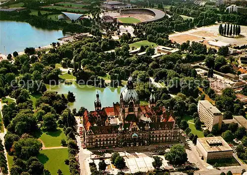 AK / Ansichtskarte Hannover Neues Rathaus mit Sportzentrum Fliegeraufnahme Kat. Hannover