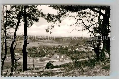 AK / Ansichtskarte Bromskirchen Panorama Blick vom Waldrand aus Kat. Bromskirchen