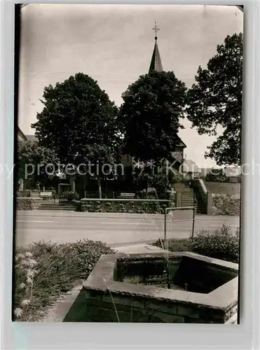 AK / Ansichtskarte Bromskirchen Kirche Brunnen Kat. Bromskirchen