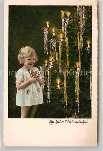 AK / Ansichtskarte Weihnachten Kind Weihnachtsbaum  Kat. Greetings