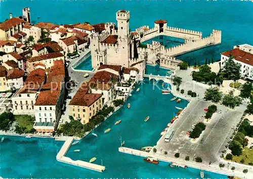 AK / Ansichtskarte Sirmione Altstadt Hafen Gardasee Fliegeraufnahme