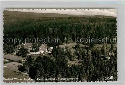 AK / Ansichtskarte Jagdhaus Sauerland Gasthof Wiese Luftaufnahme Kat. Schmallenberg