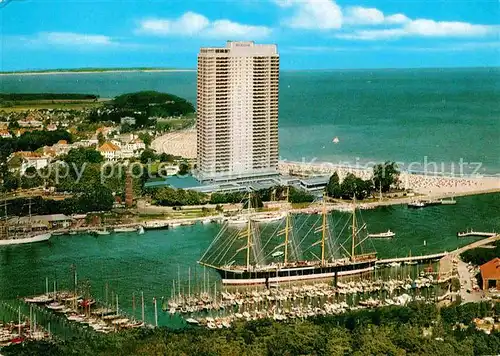 AK / Ansichtskarte Travemuende Ostseebad Fliegeraufnahme mit Hotel und Viermaster Passat Kat. Luebeck