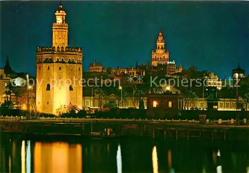 AK / Ansichtskarte Sevilla Andalucia Goldturm und Giralda bei Nacht Kat. Sevilla 