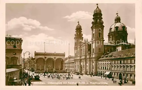 AK / Ansichtskarte Muenchen Odeonsplatz mit Feldherrnhalle und Theatinerkirche Kat. Muenchen