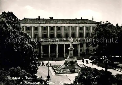 AK / Ansichtskarte Bergamo Platz Cavour Denkmal  Kat. Bergamo