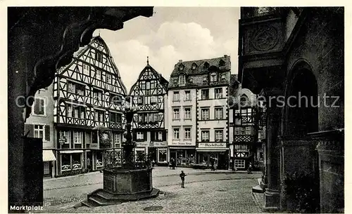 AK / Ansichtskarte Bernkastel Kues Marktplatz Fachwerk Kat. Bernkastel Kues