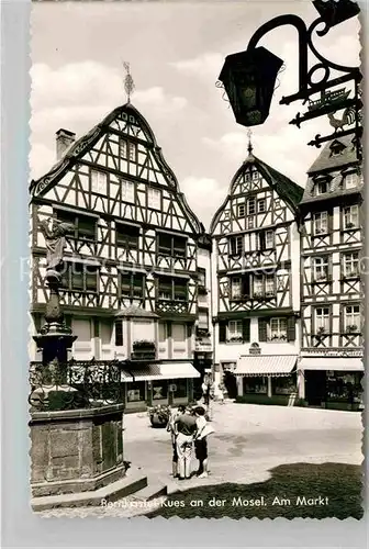 AK / Ansichtskarte Bernkastel Kues Markt Brunnen Fachwerkhaeuser Kat. Bernkastel Kues