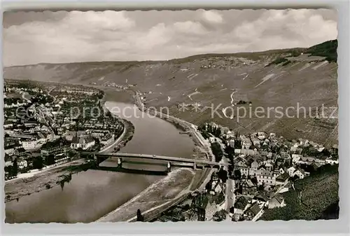 AK / Ansichtskarte Bernkastel Kues Moselpartie mit Burgruine Landshut Kat. Bernkastel Kues