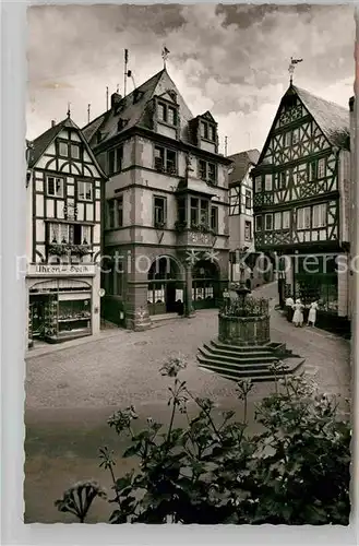 AK / Ansichtskarte Bernkastel Kues Marktplatz mit Brunnen Kat. Bernkastel Kues