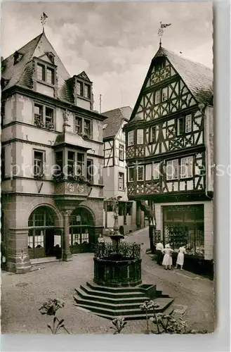 AK / Ansichtskarte Bernkastel Kues Marktplatz Brunnen Kat. Bernkastel Kues