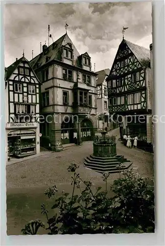 AK / Ansichtskarte Bernkastel Kues Marktplatz Brunnen Kat. Bernkastel Kues