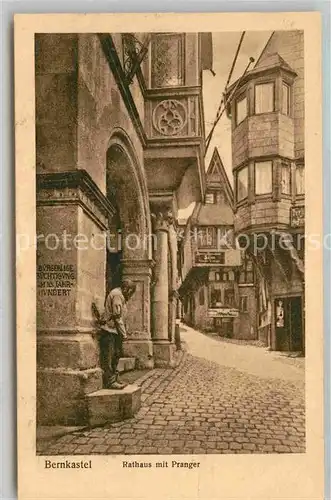 AK / Ansichtskarte Bernkastel Kues Rathaus mit Pranger Kat. Bernkastel Kues