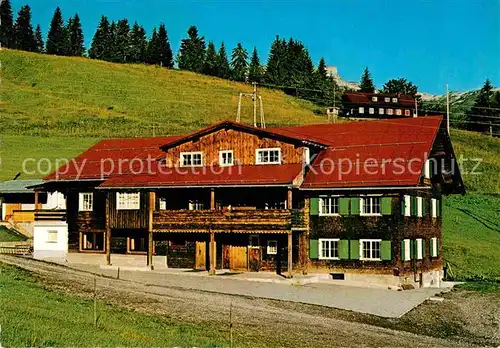 AK / Ansichtskarte Hirschegg Kleinwalsertal Vorarlberg Heuberghaus  Kat. Mittelberg