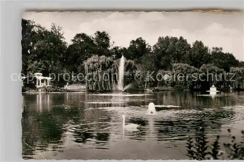 AK / Ansichtskarte Zweibruecken Rosengarten Teich Wasserfontaenen Kat. Zweibruecken