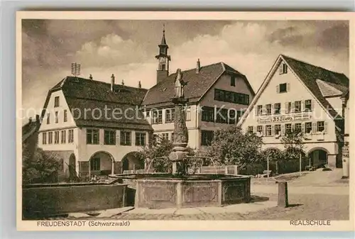 AK / Ansichtskarte Freudenstadt Realschule Brunnen Kat. Freudenstadt