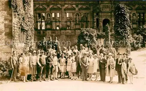 AK / Ansichtskarte Heidelberg Neckar Gruppe im Schlosshof Kat. Heidelberg