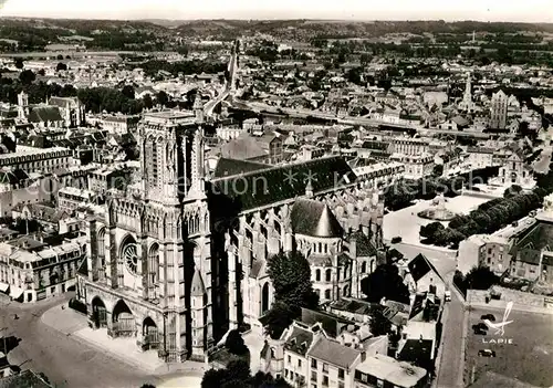 AK / Ansichtskarte Soissons Aisne Cathedrale vue aerienne Kat. Soissons