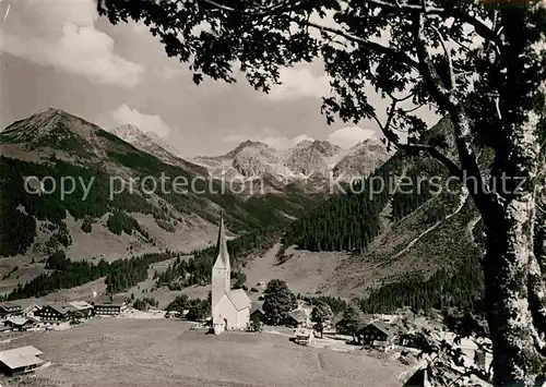 AK / Ansichtskarte Kleinwalsertal Mittelberg Schafalpenkoepfe Hammerspitze Kirche Kat. Oesterreich