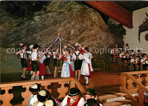 AK / Ansichtskarte Tanz Taenzer Bandltanz Bayern Halle Volkstrachten Verein Garmisch