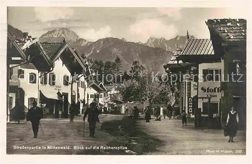 AK / Ansichtskarte Mittenwald Bayern Strassenpartie Blick auf Reiterspitze Serie Deutsche Heimatbilder Kat. Mittenwald