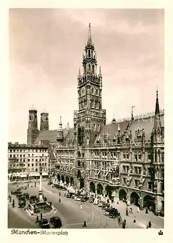 AK / Ansichtskarte Muenchen Marienplatz Rathaus Frauenkirche Kat. Muenchen