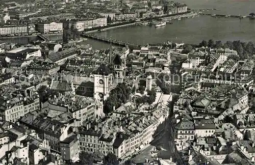 AK / Ansichtskarte Geneve GE Fliegeraufnahme Cathedrale de St. Pierre et la Ville Kat. Geneve