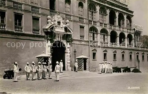 AK / Ansichtskarte Leibgarde Wache Releve de la Garde Palais Princier Monaco  Kat. Polizei